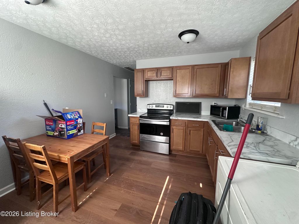 Photo of 2520 Lamborne Blvd, Louisville, KY 40272 (MLS # 1712546)