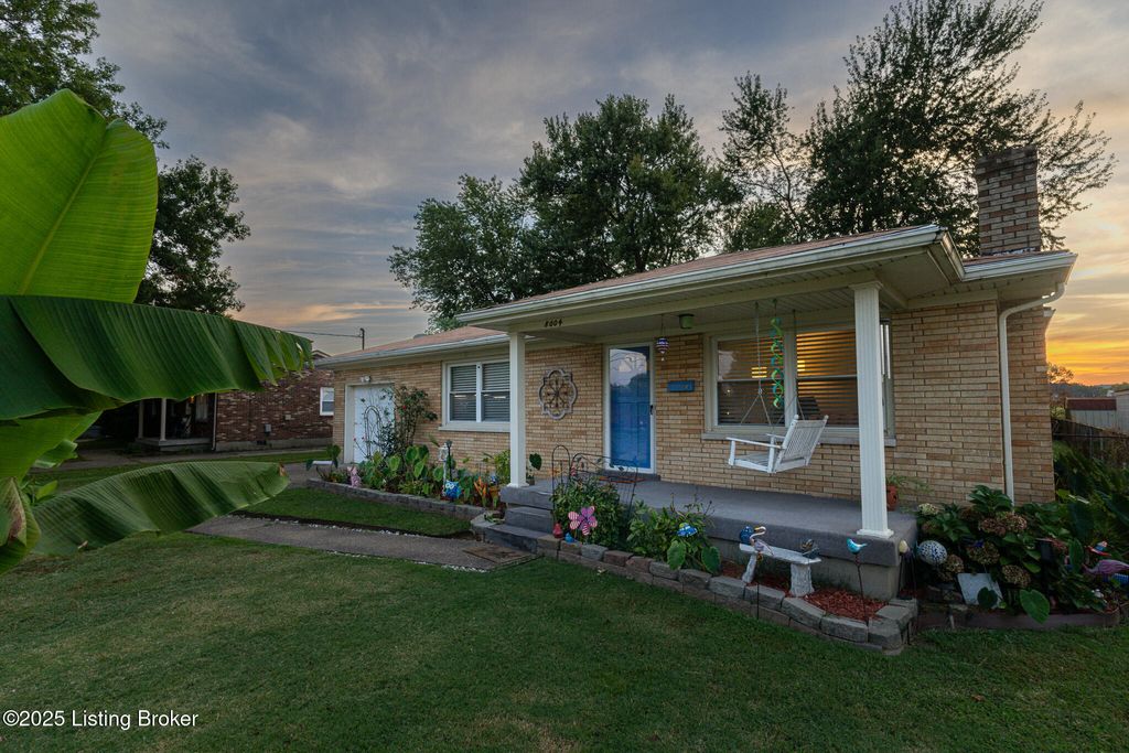 Photo of 8004 Canna Dr, Louisville, KY 40258 (MLS # 1705915)