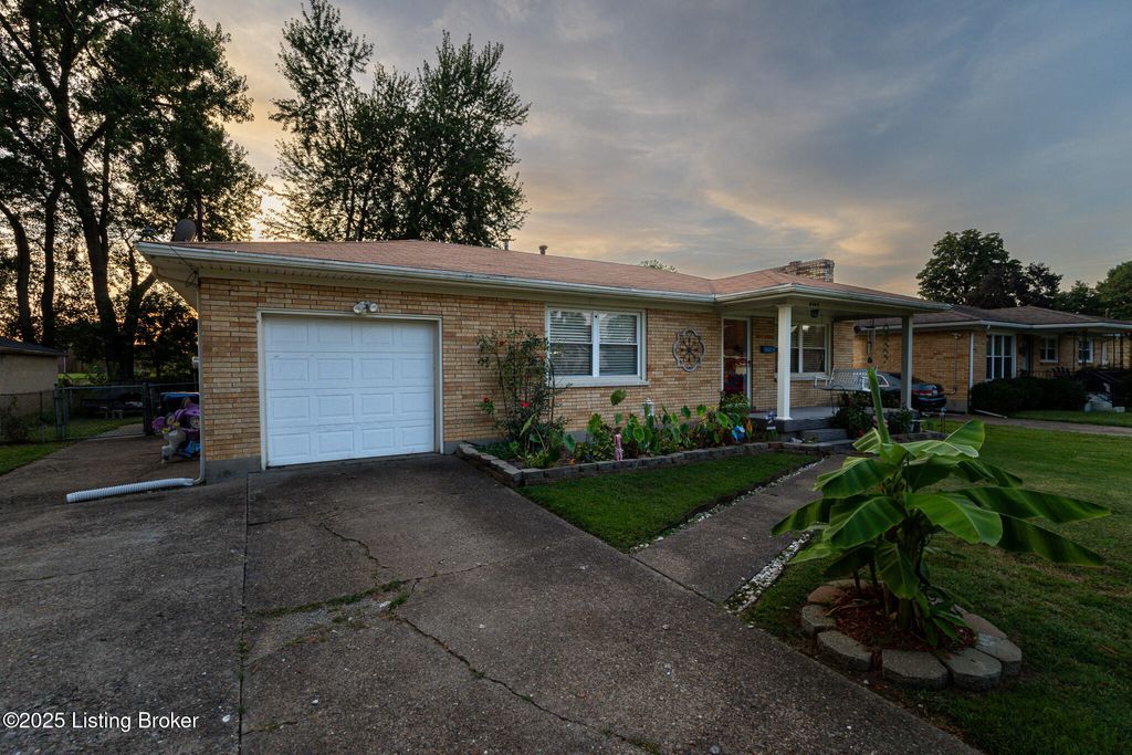 Photo of 8004 Canna Dr, Louisville, KY 40258 (MLS # 1705915)