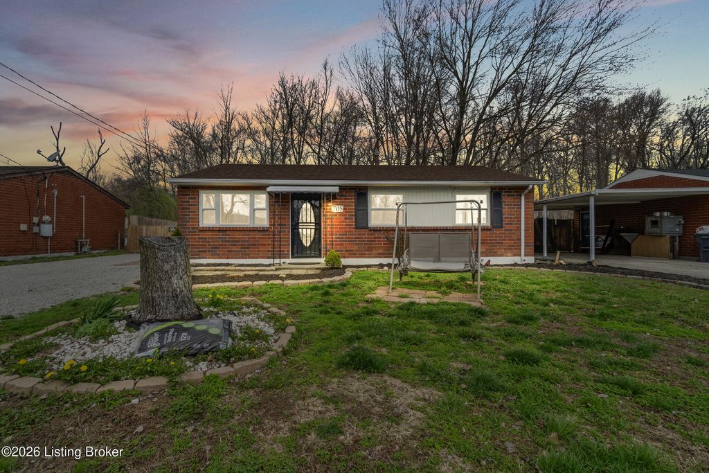 Photo of 705 Glengarry Dr, Louisville, KY 40118 (MLS # 1711291)