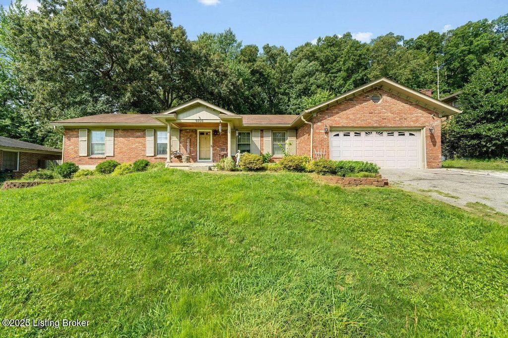 Photo of 9206 Lakeridge Dr, Louisville, KY 40272 (MLS # 1704049)