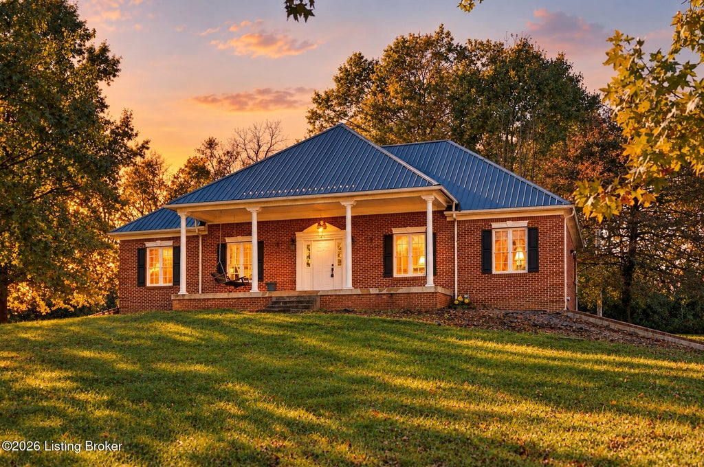 Photo of 133 Plantation Dr, Shelbyville, KY 40065 (MLS # 1732266)