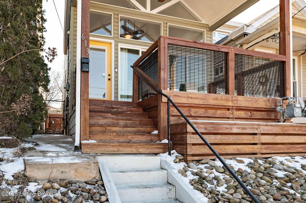 Photo of 613 Barret Ave, Louisville, KY 40204 (MLS # 1716296)