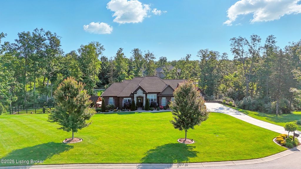 Photo of 2005 Oakshade Ct, Crestwood, KY 40014 (MLS # 1699355)