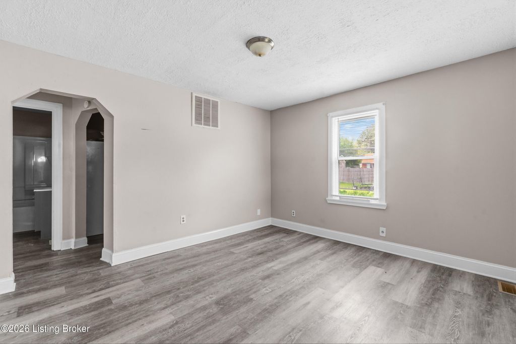 Photo of 3328 Farnsley Rd, Louisville, KY 40216 (MLS # 1714661)