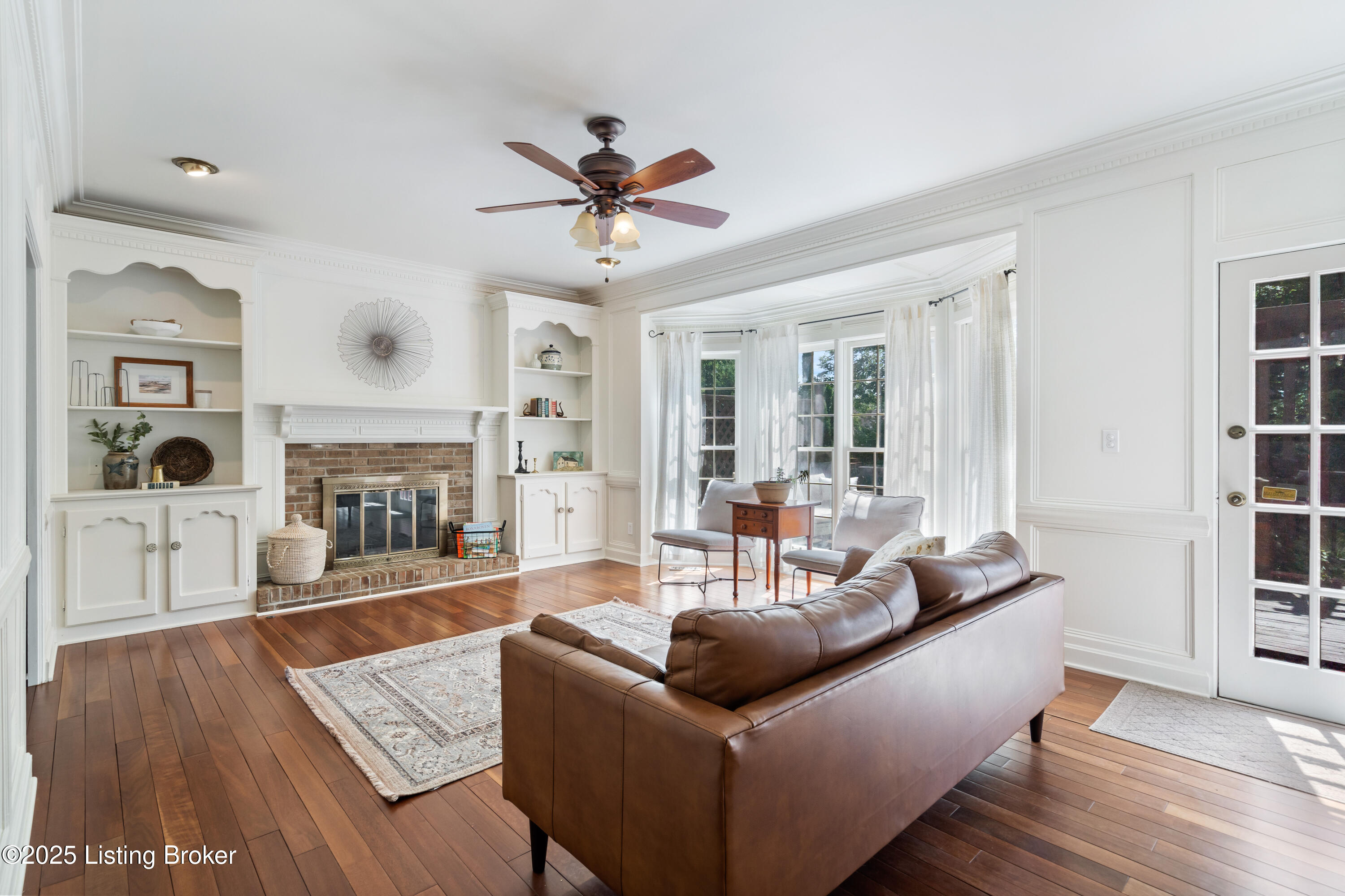 305 Lake Forest Pkwy