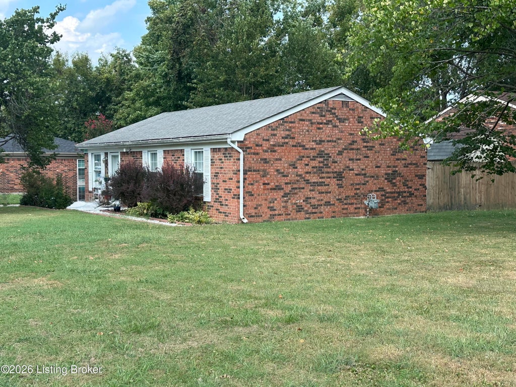 Photo of 10911 Oreland Mill Rd, Louisville, KY 40229 (MLS # 1728638)