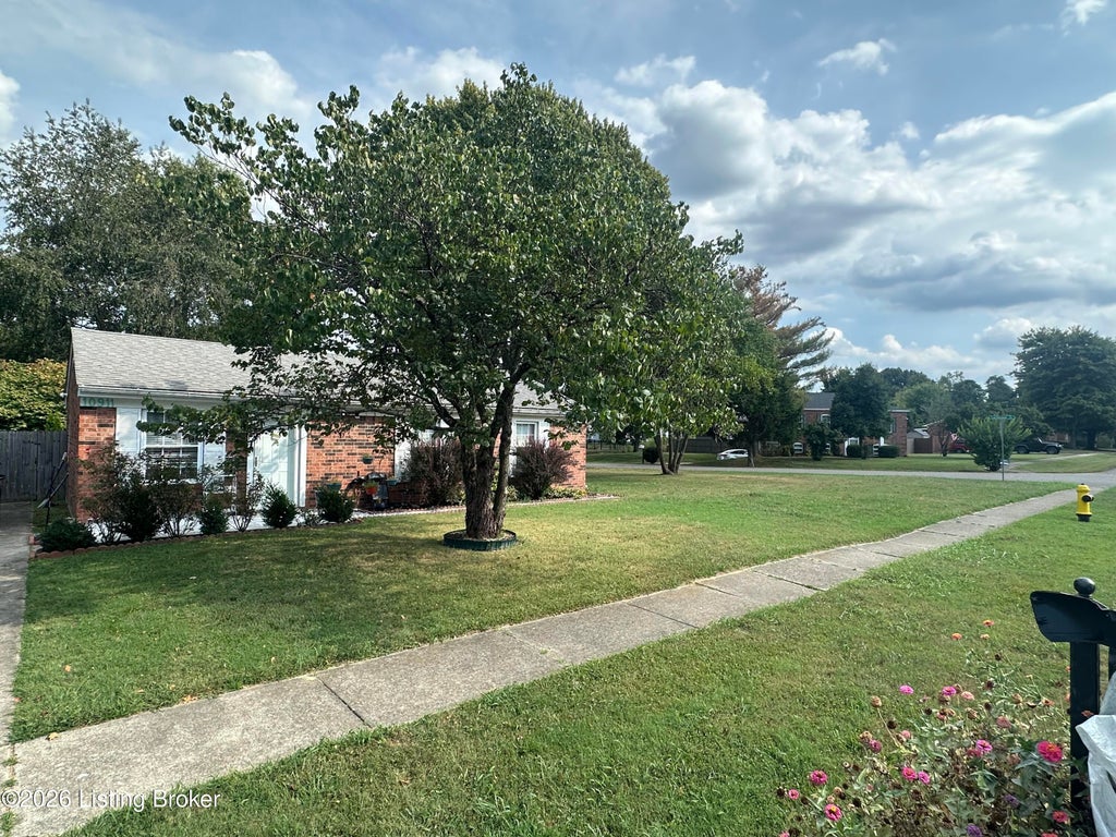 Photo of 10911 Oreland Mill Rd, Louisville, KY 40229 (MLS # 1728638)
