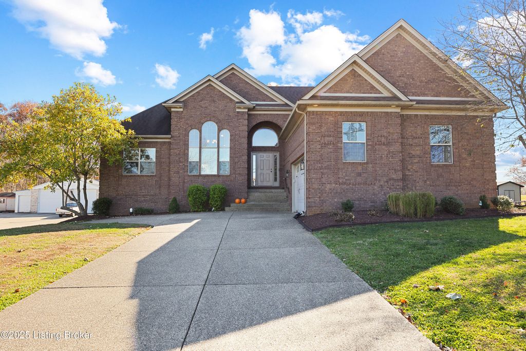 Photo of 275 Brian Dr, Shepherdsville, KY 40165 (MLS # 1703700)
