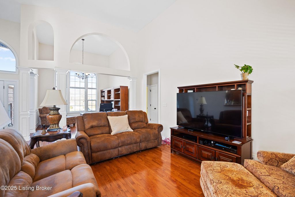 Photo of 275 Brian Dr, Shepherdsville, KY 40165 (MLS # 1703700)