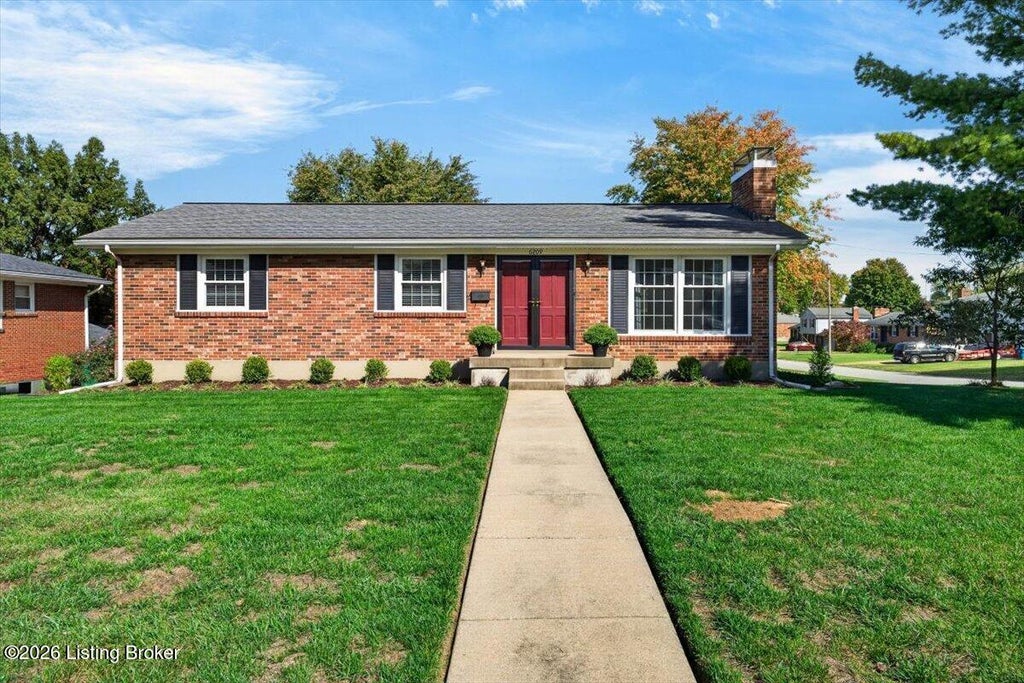 Photo of 6209 Richiewayne Dr, Louisville, KY 40219 (MLS # 1732461)