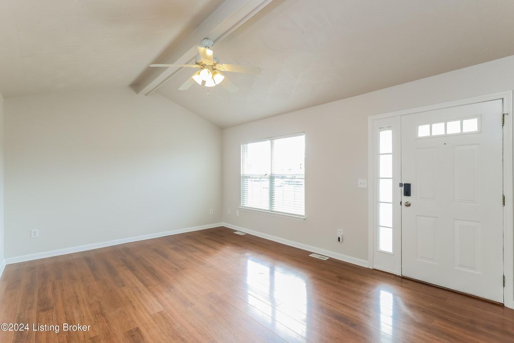 Photo of 161 Drake Dr, Shepherdsville, KY 40165 (MLS # 1705767)