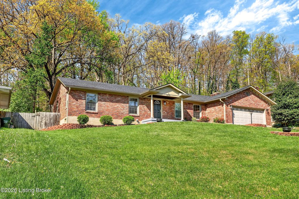 Photo of 9206 Lakeridge Dr, Louisville, KY 40272 (MLS # 1713948)