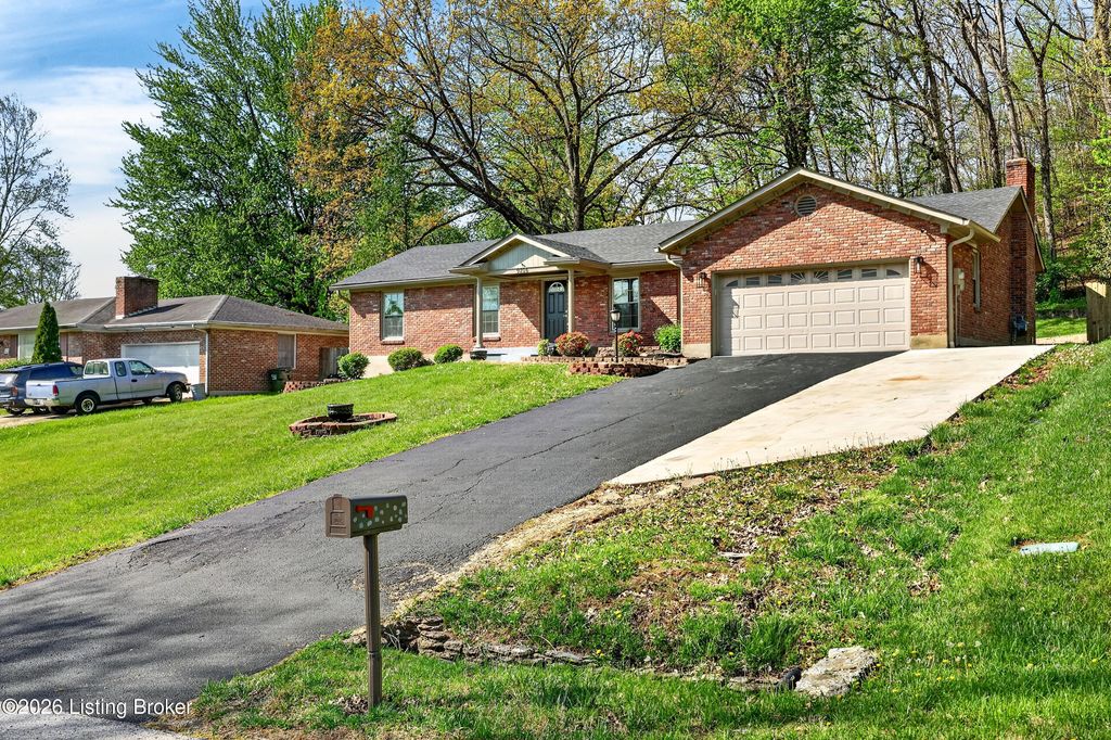 Photo of 9206 Lakeridge Dr, Louisville, KY 40272 (MLS # 1713948)