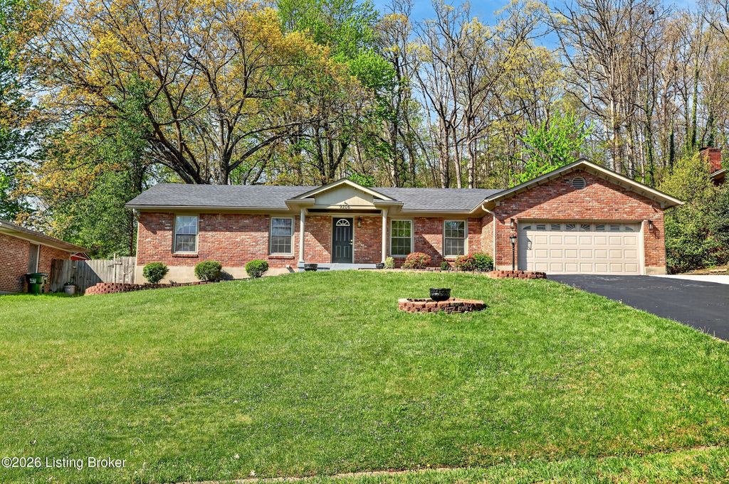 Photo of 9206 Lakeridge Dr, Louisville, KY 40272 (MLS # 1713948)