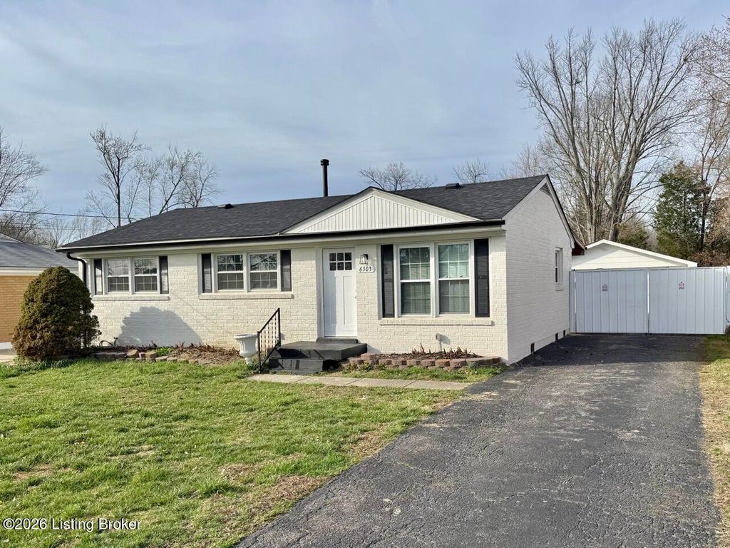 Photo of 6303 Yellow Pine Dr, Louisville, KY 40229 (MLS # 1711441)