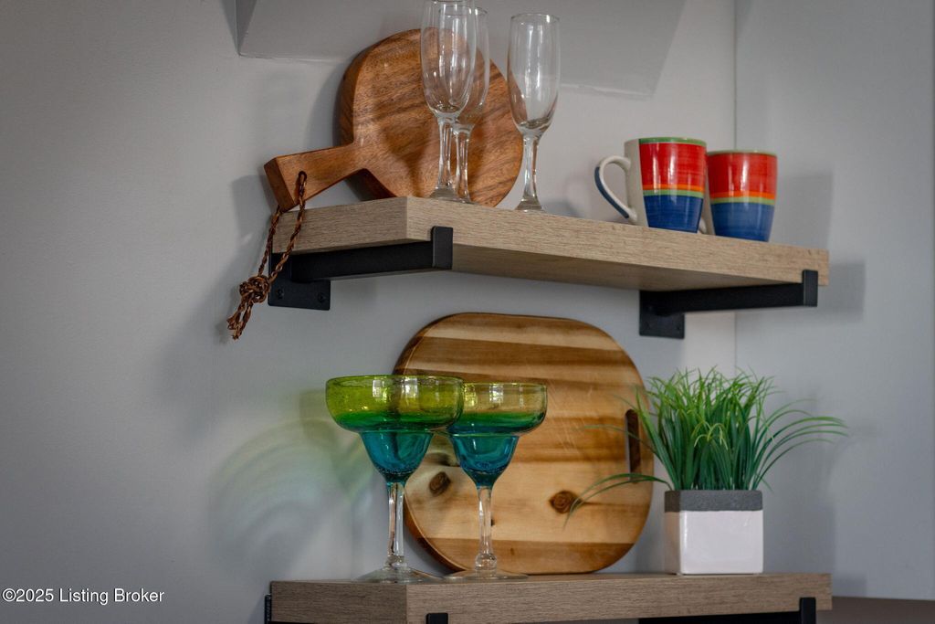 Photo of 1042 S Shelby St, Louisville, KY 40203 (MLS # 1705544)