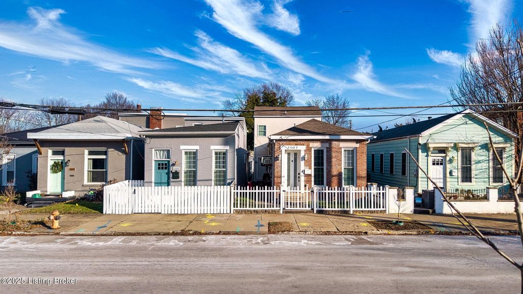 Photo of 1042 S Shelby St, Louisville, KY 40203 (MLS # 1705544)