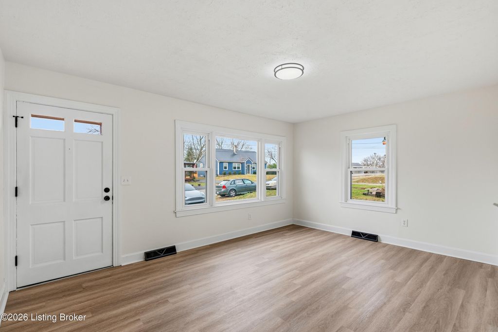 Photo of 121 Frank St, Elizabethtown, KY 42701 (MLS # 1706842)