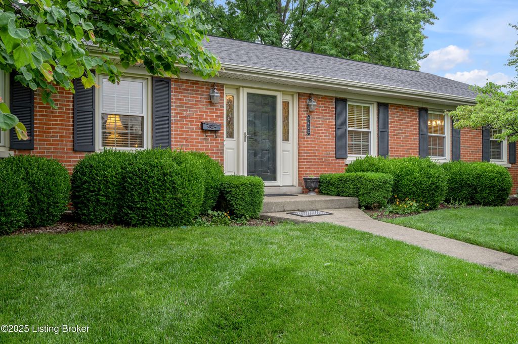 Photo of 3433 Lansdowne Dr, Lexington, KY 40517 (MLS # 1703290)