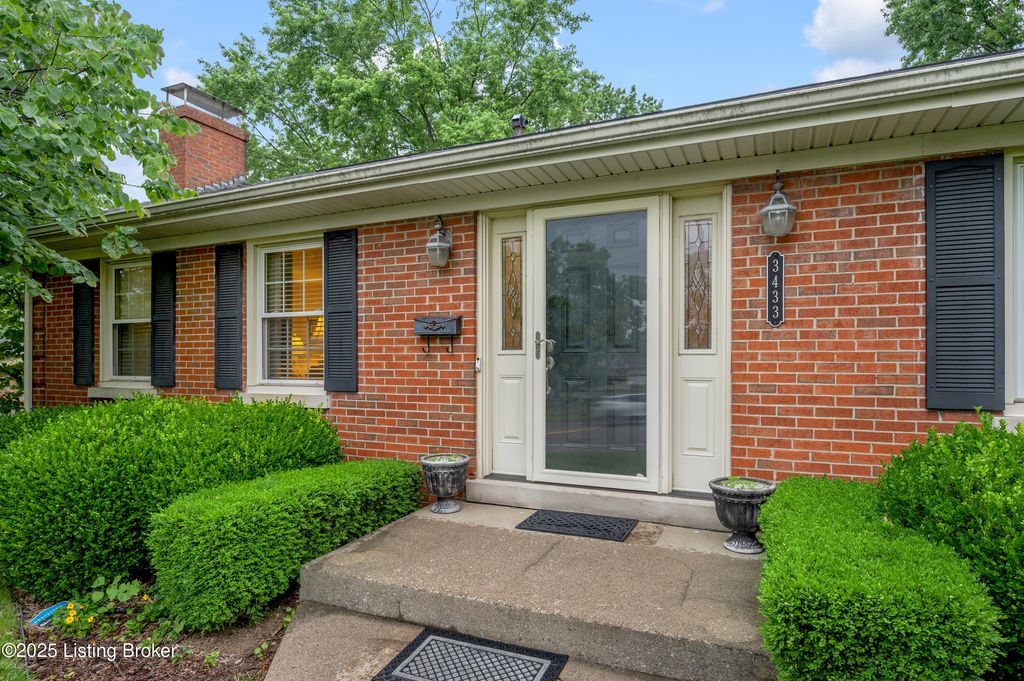 Photo of 3433 Lansdowne Dr, Lexington, KY 40517 (MLS # 1703290)