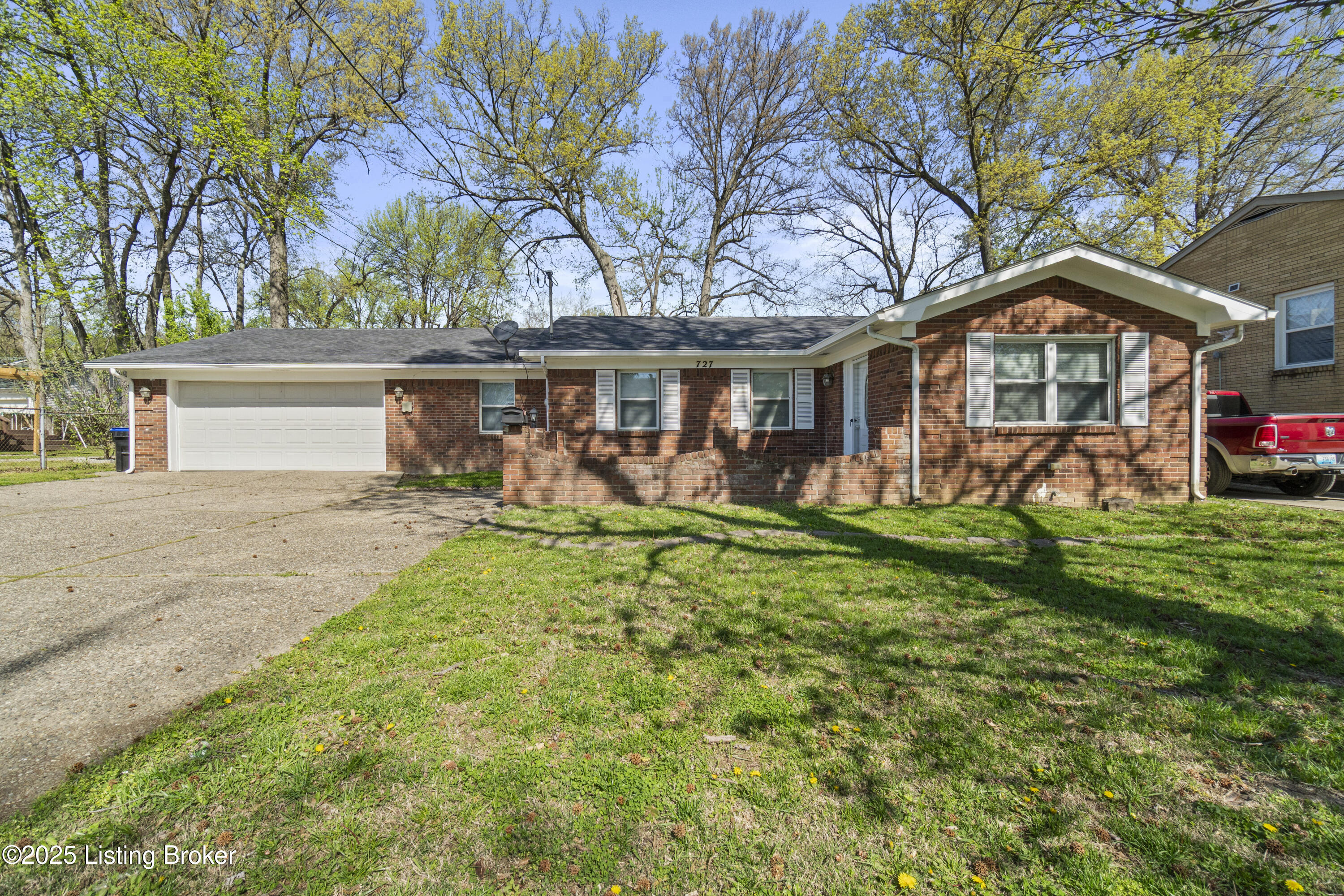727 Iroquois Ave, Louisville, Pennsylvania image 1