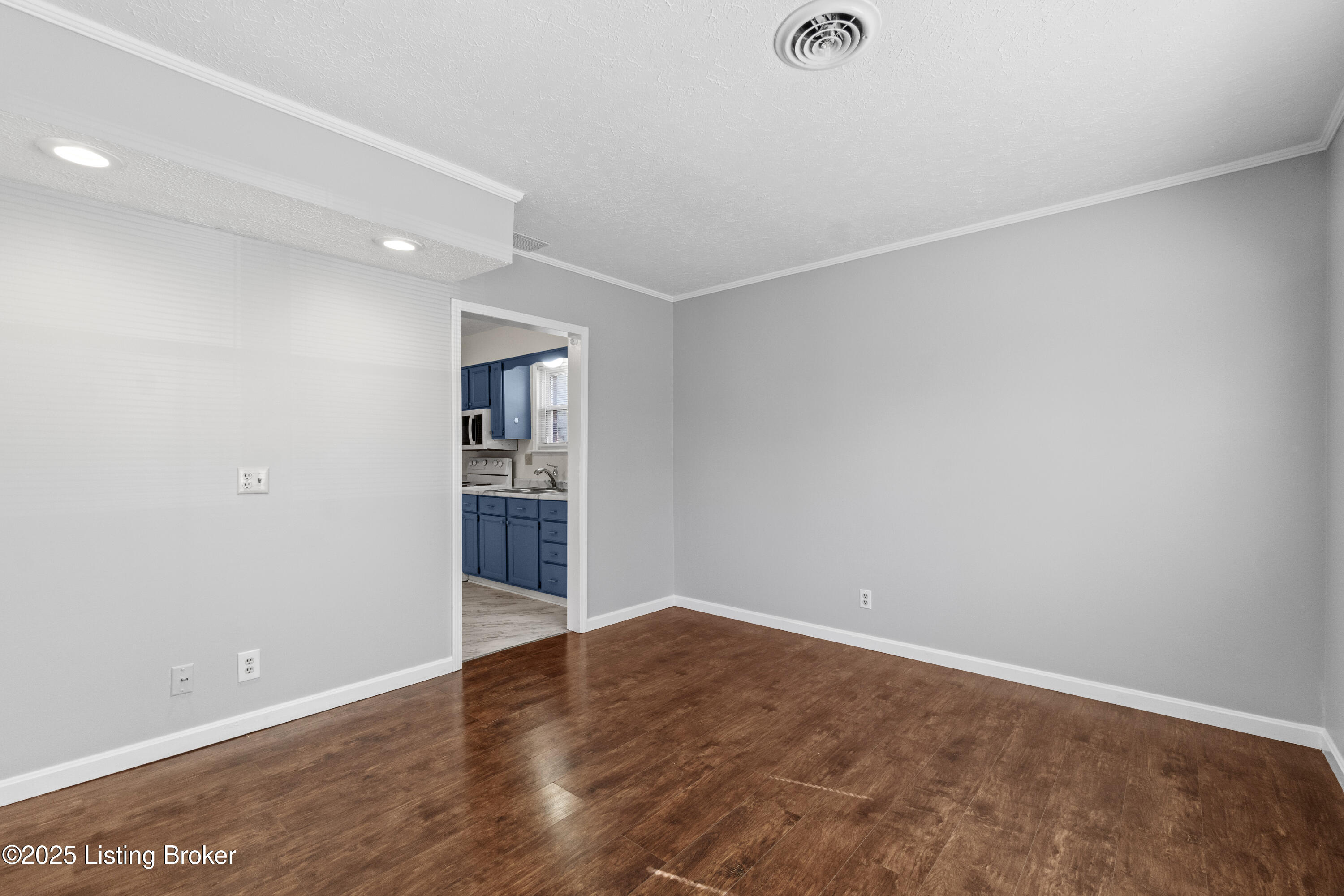 727 Iroquois Ave, Louisville, Pennsylvania image 4