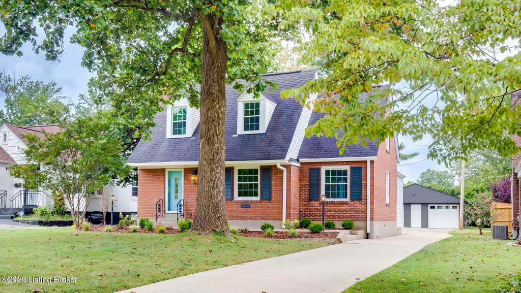 Photo of 5712 Southern Pkwy, Louisville, KY 40214 (MLS # 1726412)