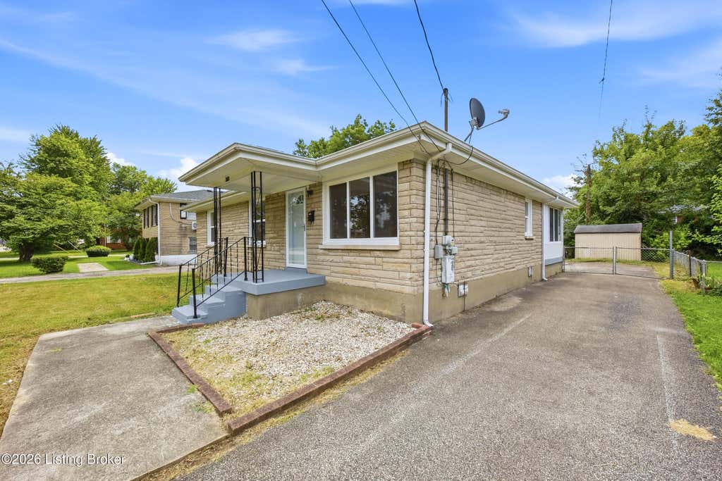 Photo of 4212 Naomi Dr, Louisville, KY 40219 (MLS # 1724862)