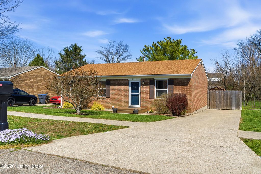 Photo of 6109 Kirkwood Ct, Louisville, KY 40229 (MLS # 1712487)