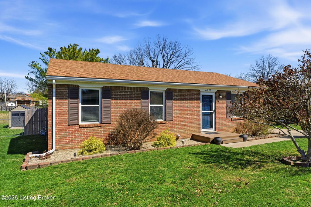 Photo of 6109 Kirkwood Ct, Louisville, KY 40229 (MLS # 1712487)