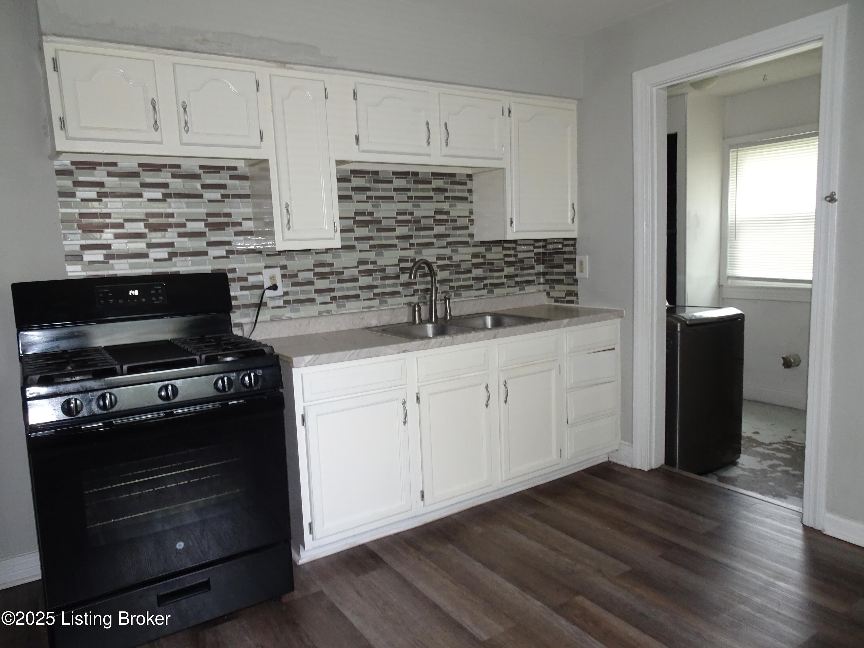 1406 Phyllis Ave, Louisville, Pennsylvania image 2