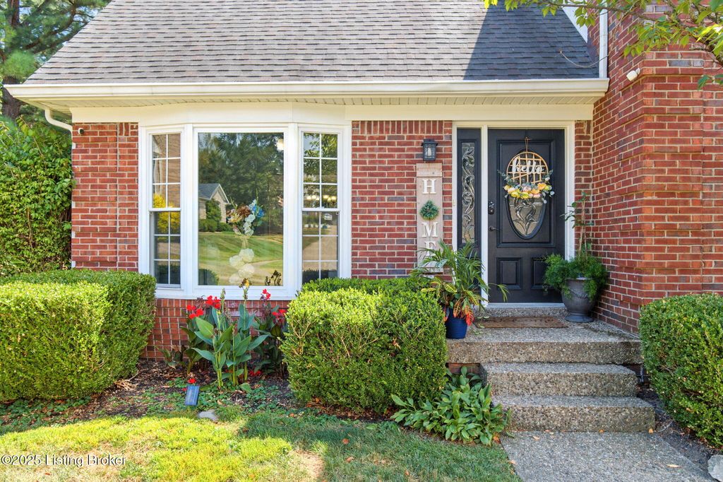 Photo of 1613 Cristland Rd, Louisville, KY 40214 (MLS # 1713549)