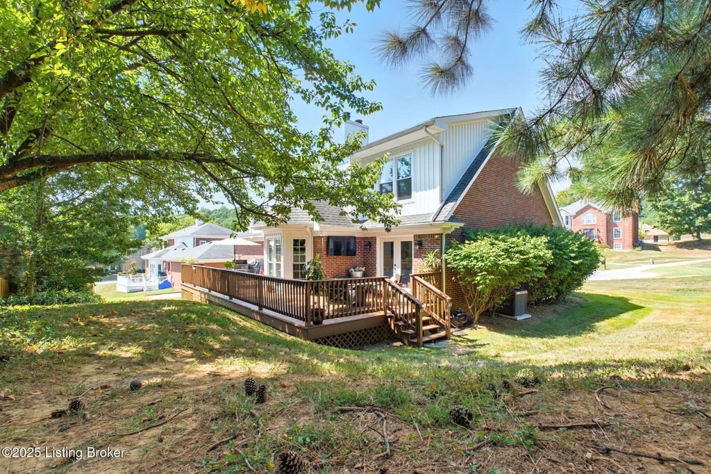 Photo of 1613 Cristland Rd, Louisville, KY 40214 (MLS # 1713549)