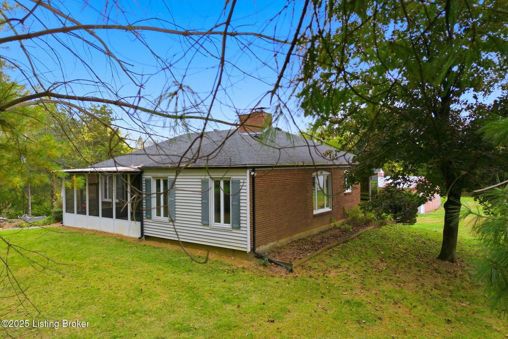 Photo of 6209 Osage Rd, Crestwood, KY 40014 (MLS # 1702704)