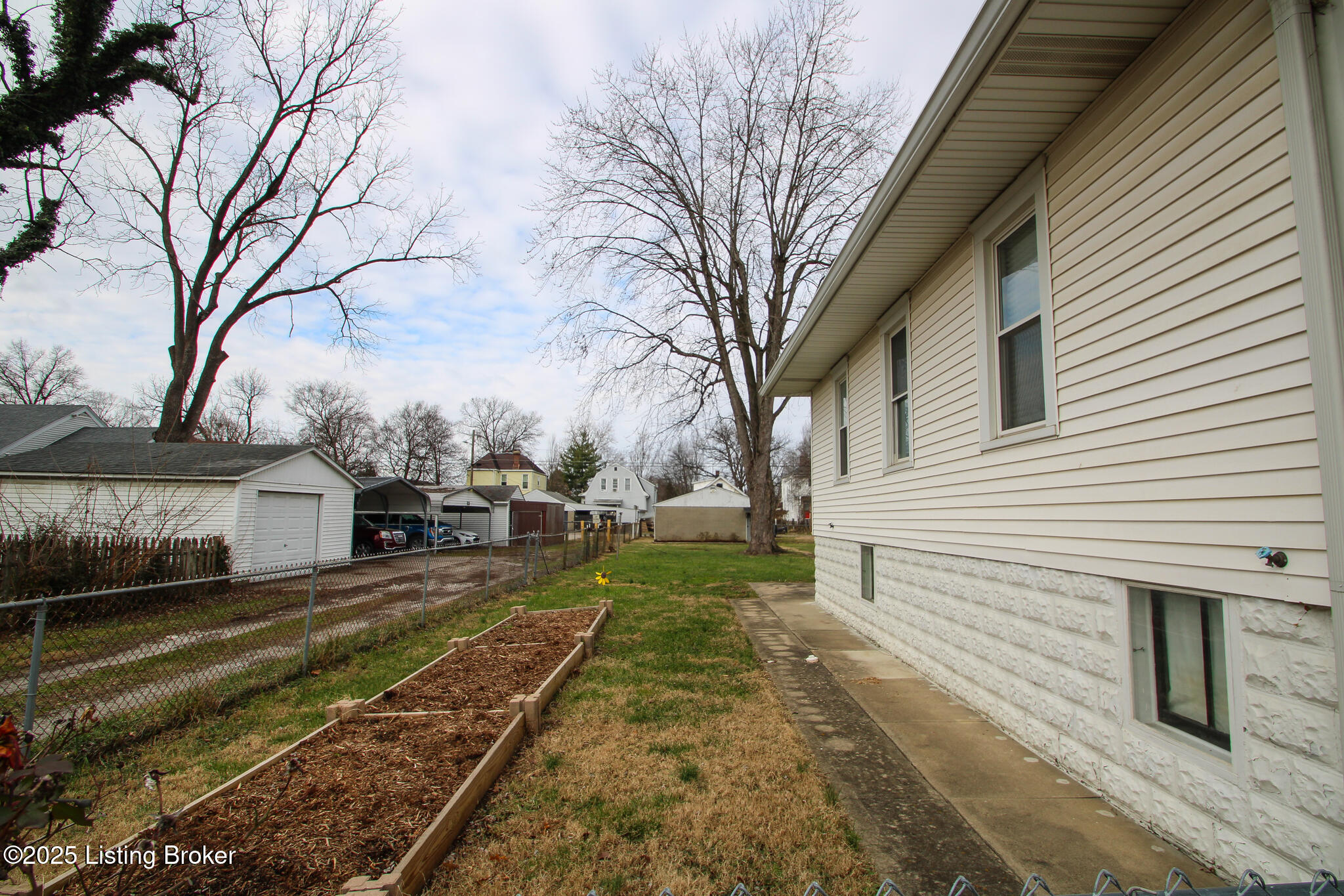 4644 S 1st St, Louisville, Kentucky image 32