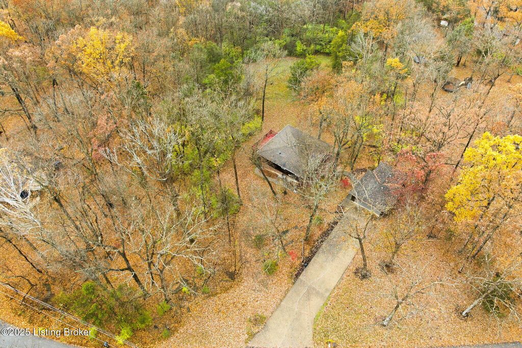 Photo of 3300 Pin Oak Dr, La Grange, KY 40031 (MLS # 1703800)