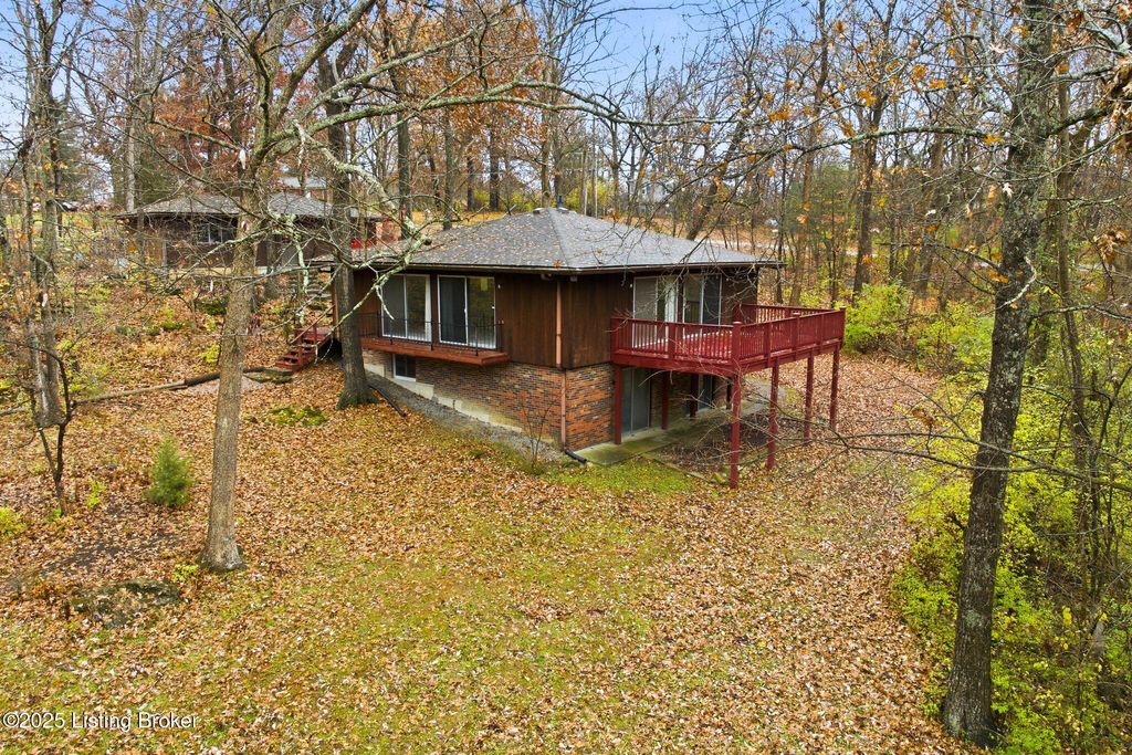 Photo of 3300 Pin Oak Dr, La Grange, KY 40031 (MLS # 1703800)