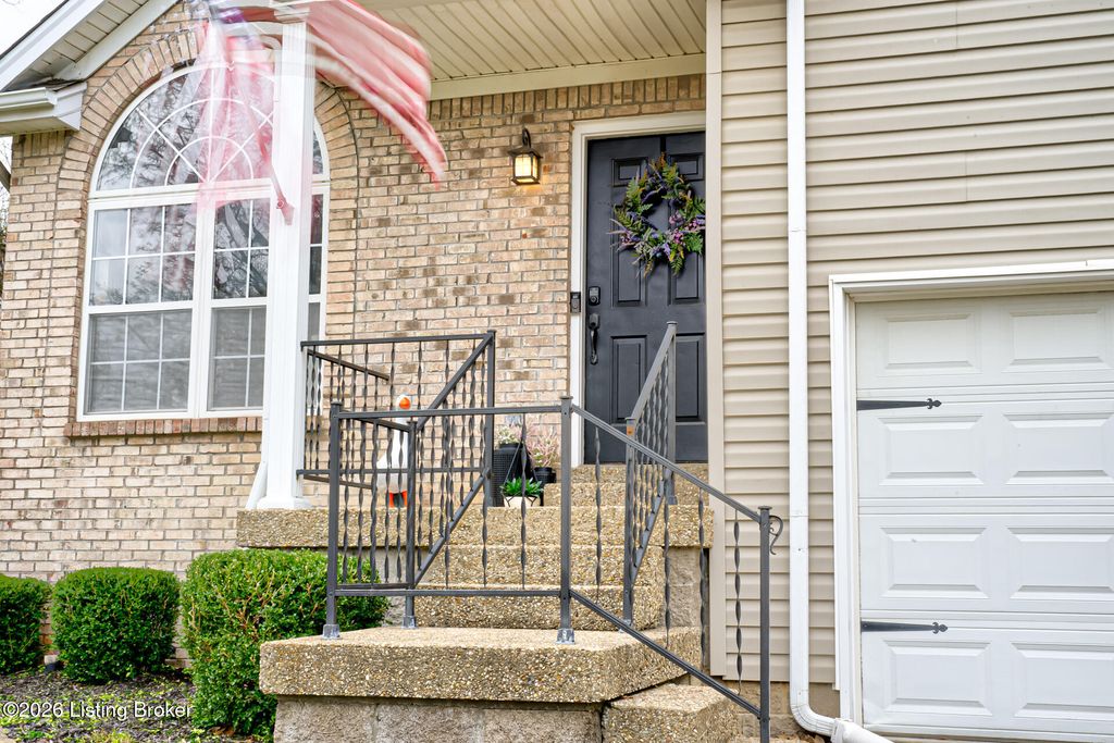 Photo of 4710 Middlesex Dr, Louisville, KY 40245 (MLS # 1711903)