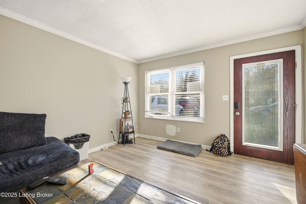 Photo of 8907 Maplecreek Dr, Louisville, KY 40219 (MLS # 1705844)