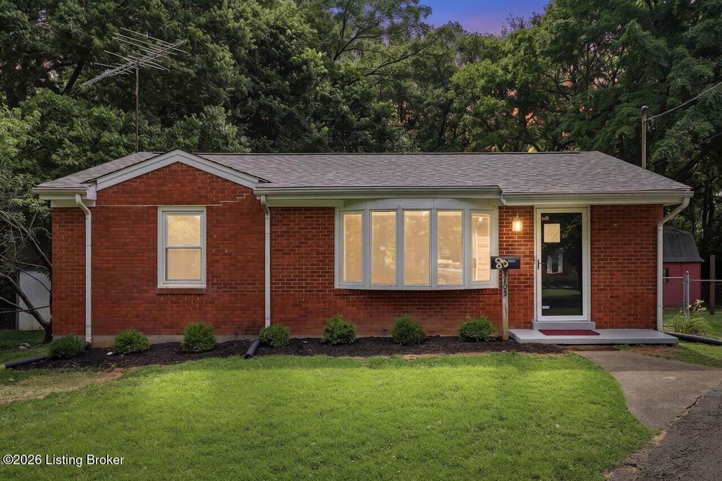 Photo of 3103 Evon Ct, Jeffersontown, KY 40299 (MLS # 1722433)