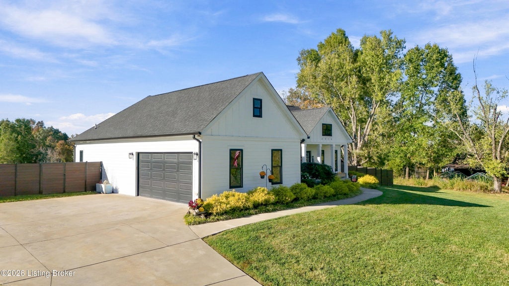 Photo of 3914 Old Sligo Rd, La Grange, KY 40031 (MLS # 1733025)
