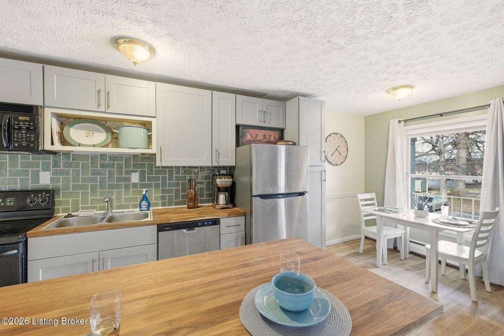 Photo of 4501 S 6th St #71, Louisville, KY 40214 (MLS # 1731674)