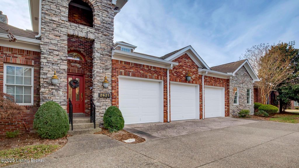 Photo of 2621 Alia Cir, Louisville, KY 40222 (MLS # 1705678)