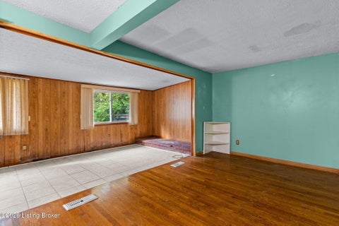 Tiny photo for 10509 Fairview Ave, Jeffersontown, KY 40299 (MLS # 1728989)