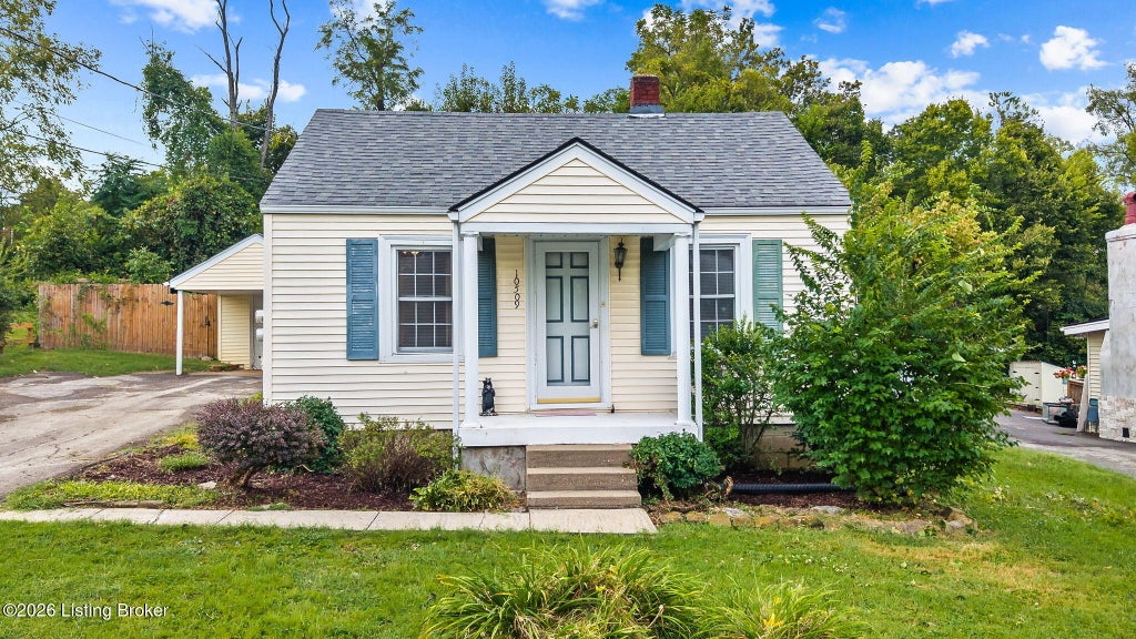 Photo of 10509 Fairview Ave, Jeffersontown, KY 40299 (MLS # 1728989)
