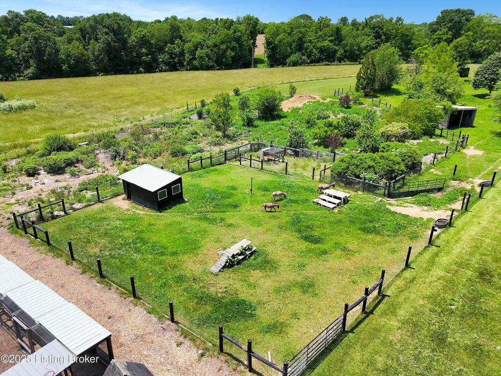 Photo of 517 Aiken Rd, Shelbyville, KY 40065 (MLS # 1691889)