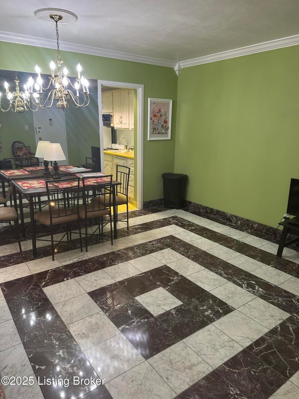 Photo of 3320 Bardstown Rd #APT V4, Louisville, KY 40218 (MLS # 1710519)