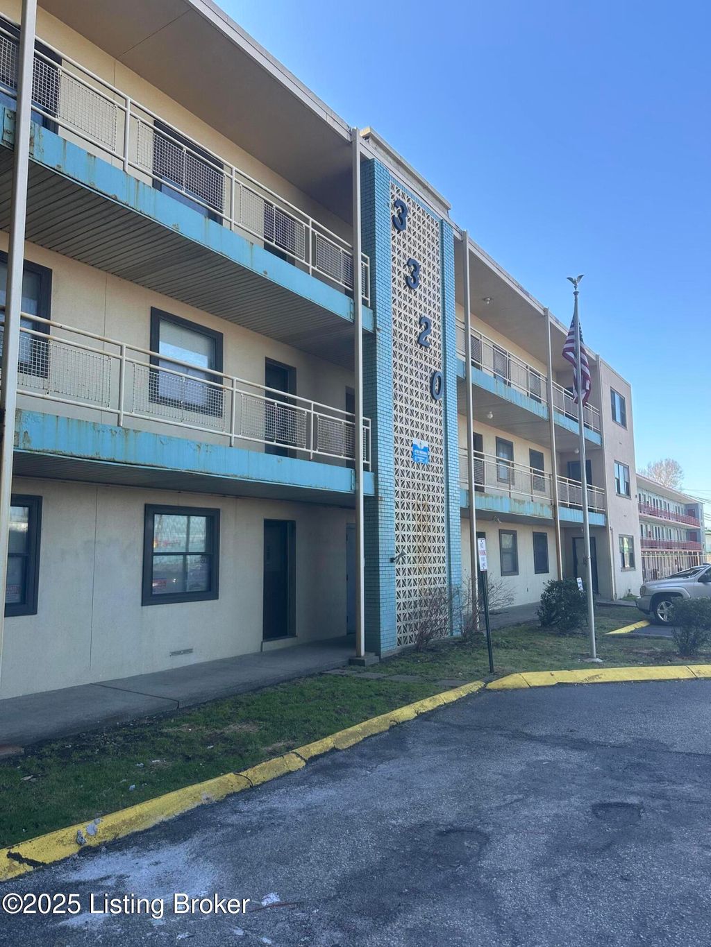 Photo of 3320 Bardstown Rd #APT V4, Louisville, KY 40218 (MLS # 1710519)