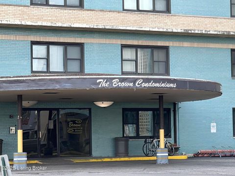 Townhouse For Sale - 3320 Bardstown Rd #APT V4<br/> Louisville, KY 40218